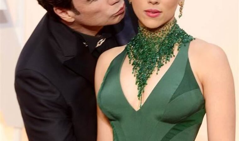 Scarlett Johansson Defends John Travoltas Oscars Kiss 8743